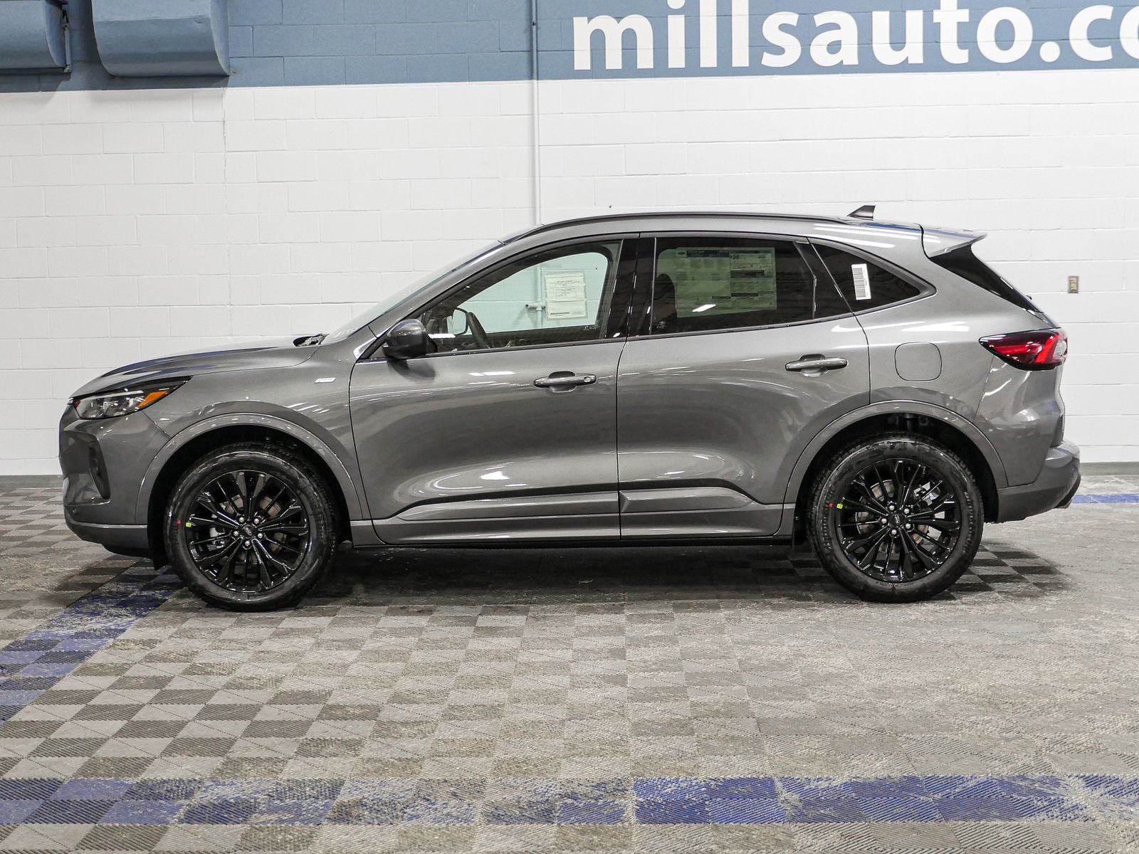 2025 Ford Escape ST-Line Elite photo 3