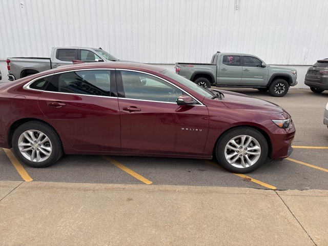 2016 Chevrolet Malibu 1LT photo 3