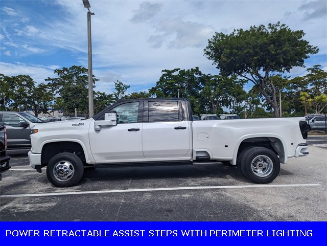 2023 Chevrolet Silverado 3500HD High Country photo 4