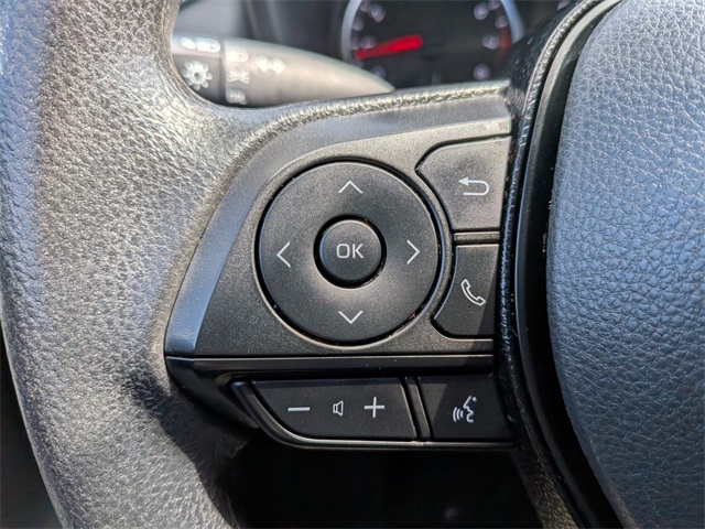 2021 Toyota RAV4 LE photo 4