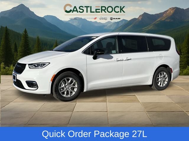 2026 Chrysler Pacifica Select's photo