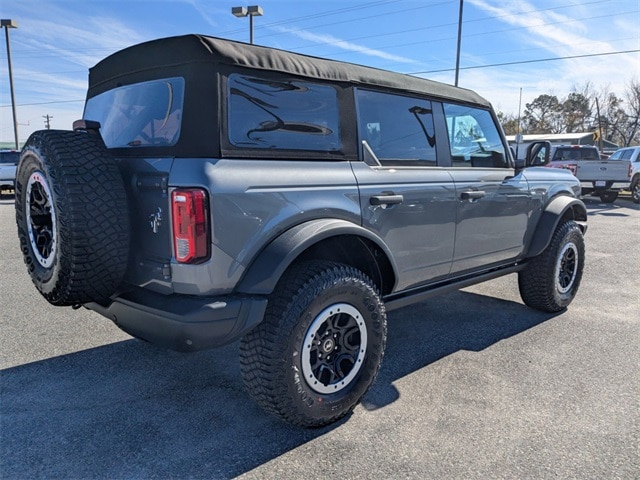 2024 Ford Bronco Black Diamond photo 3