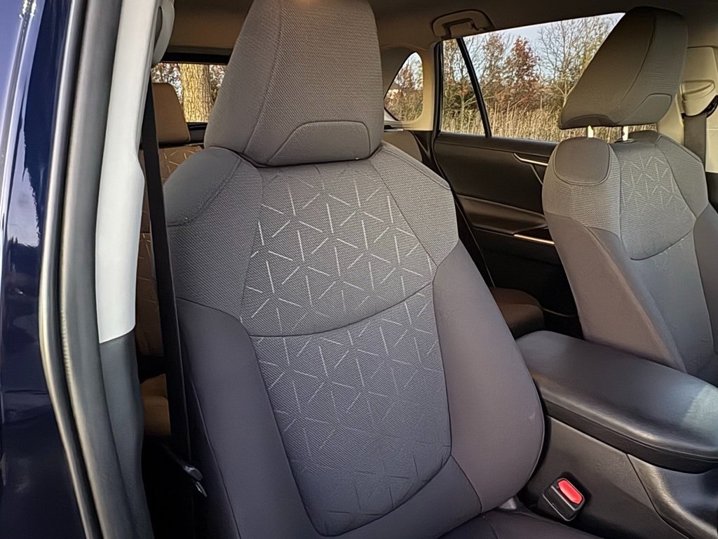 2021 Toyota RAV4 XLE photo 29