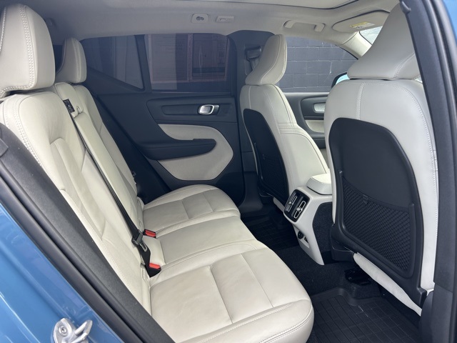2024 Volvo XC40 Plus photo 21