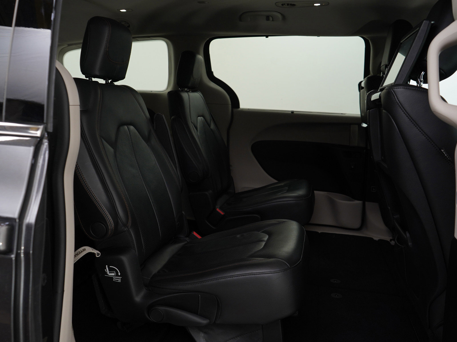 2017 Chrysler Pacifica Touring Plus photo 10