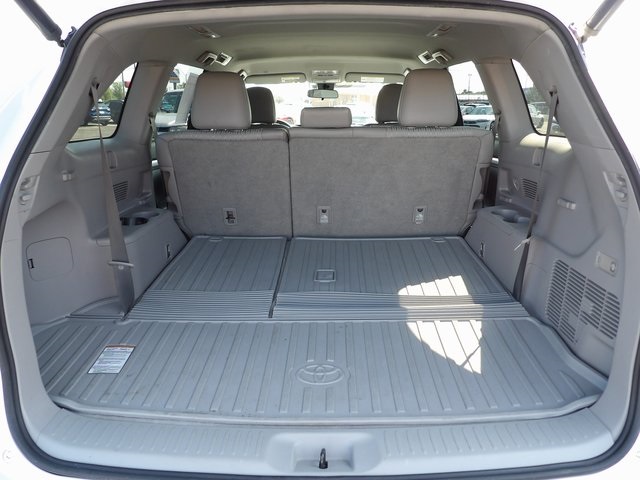 2019 Toyota Highlander LE photo 13