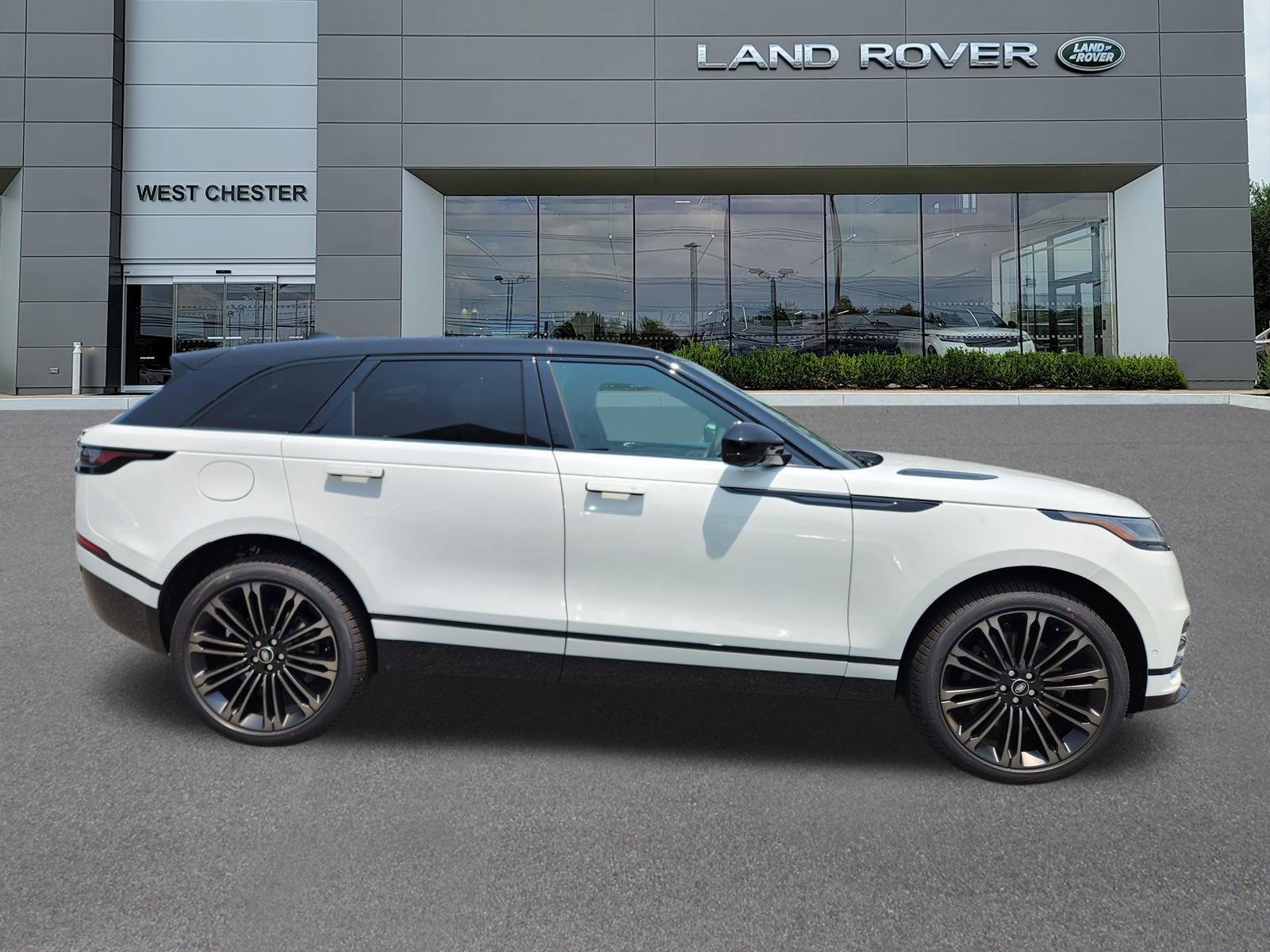 2026 Land Rover Range Rover Velar SE photo 3