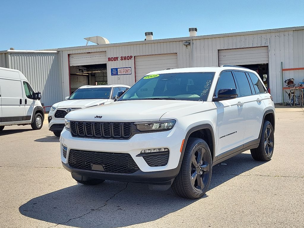 2025 Jeep Grand Cherokee Limited photo 2
