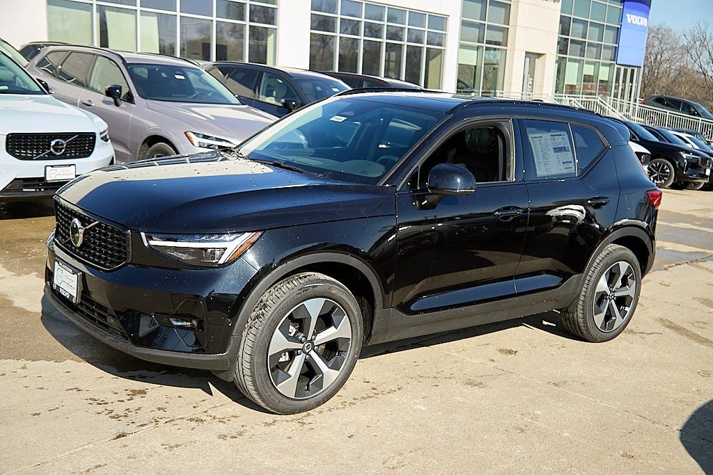 2026 VOLVO XC40 - Image 5
