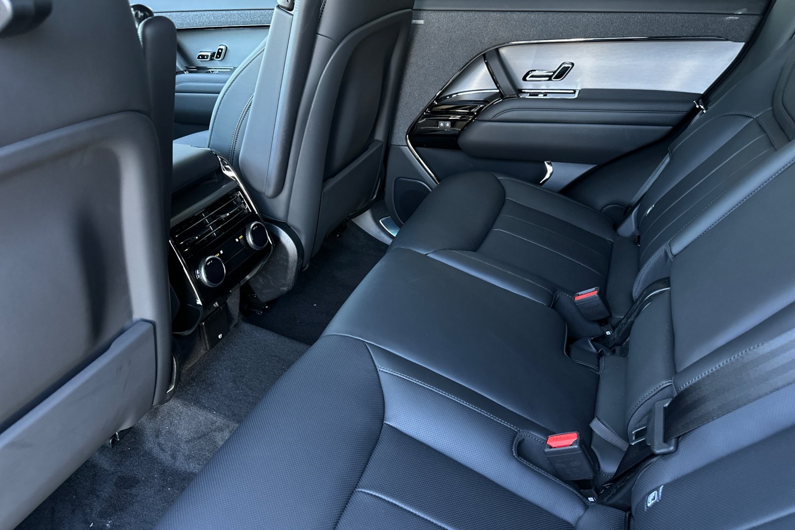 2025 Land Rover Range Rover Sport SE photo 13