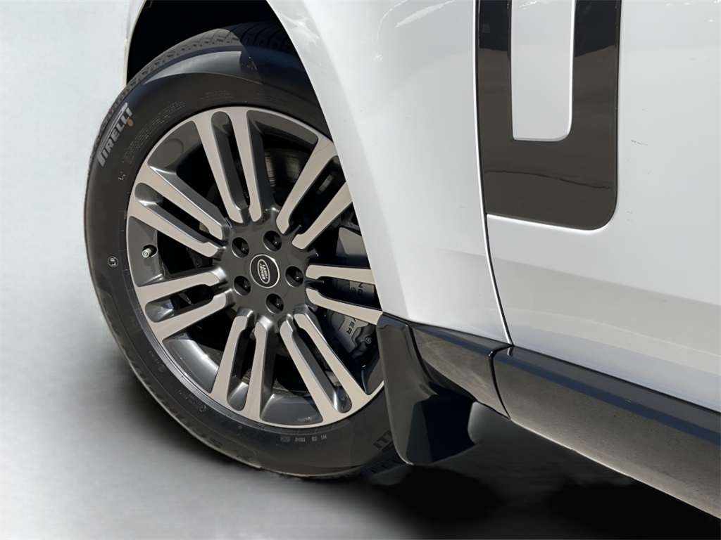 2025 Land Rover Range Rover SE photo 10