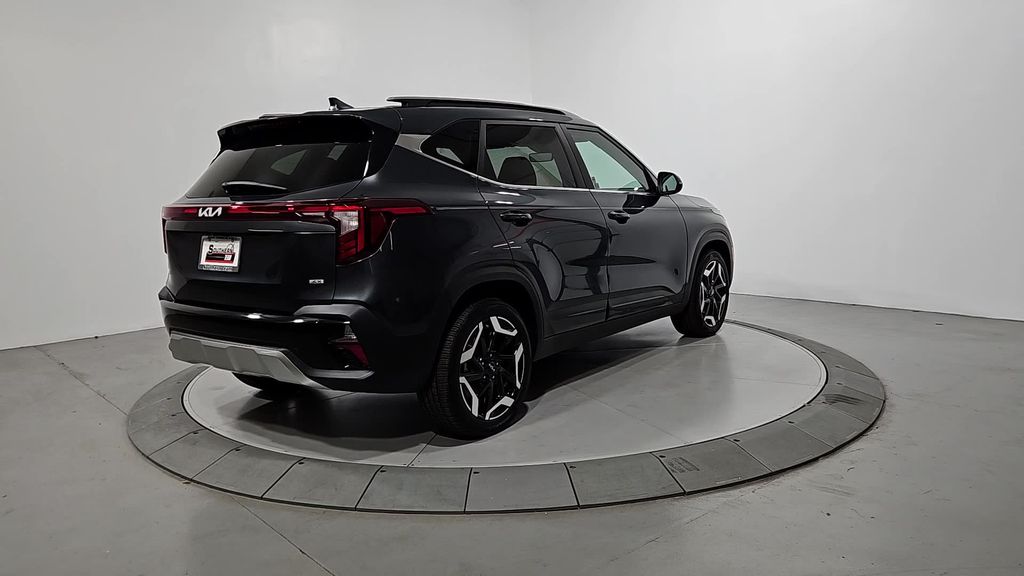 2024 Kia Seltos SX photo 4