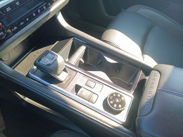 2023 Nissan Pathfinder SL photo 14