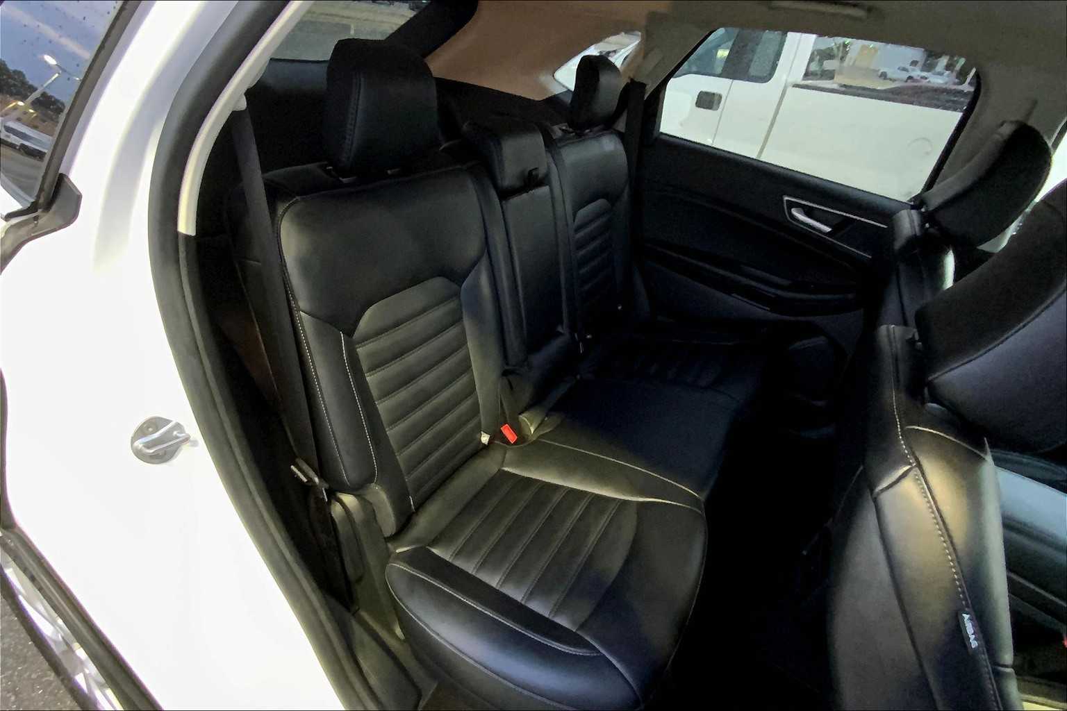 2024 Ford Edge SEL photo 17