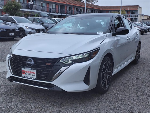 2025 Nissan Sentra SR photo 3