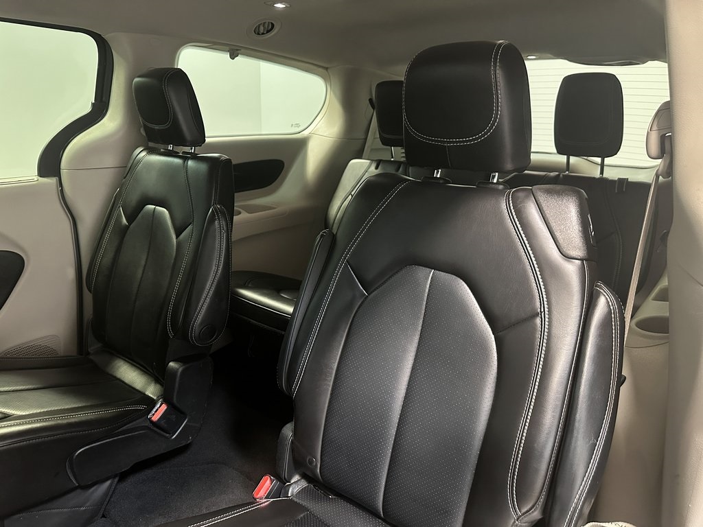 2023 Chrysler Pacifica Touring L photo 8