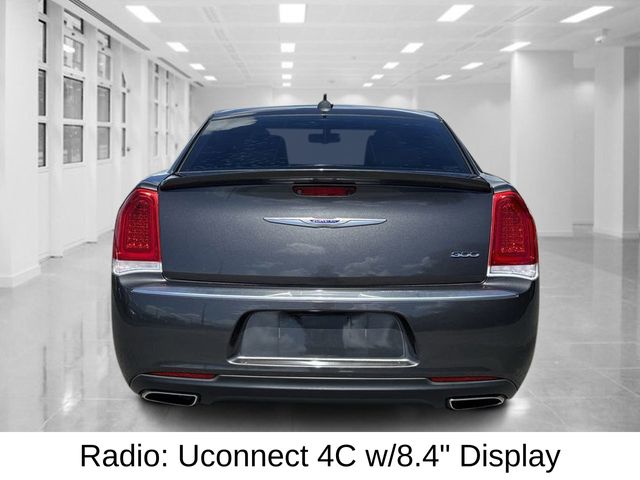 2019 Chrysler 300 Touring photo 3