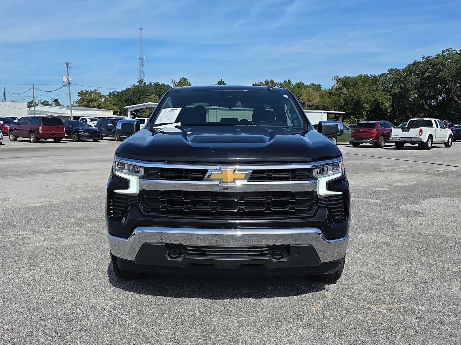 2022 Chevrolet Silverado 1500 LT photo 2