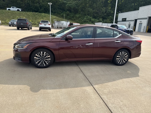 2023 Nissan Altima 2.5 SV photo 5