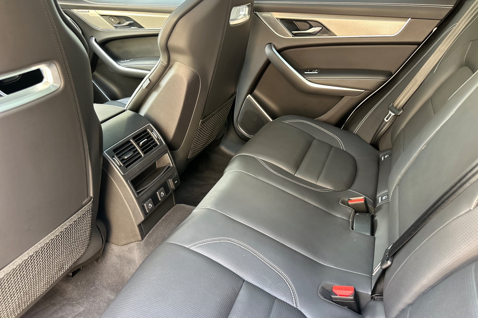 2025 Jaguar F-PACE P250 R-Dynamic S photo 13