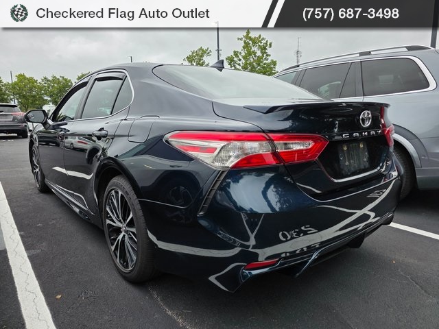 2019 Toyota Camry SE photo 4
