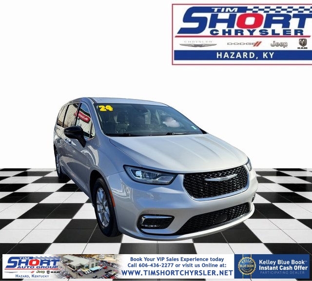 2024 Chrysler Pacifica Touring L's photo