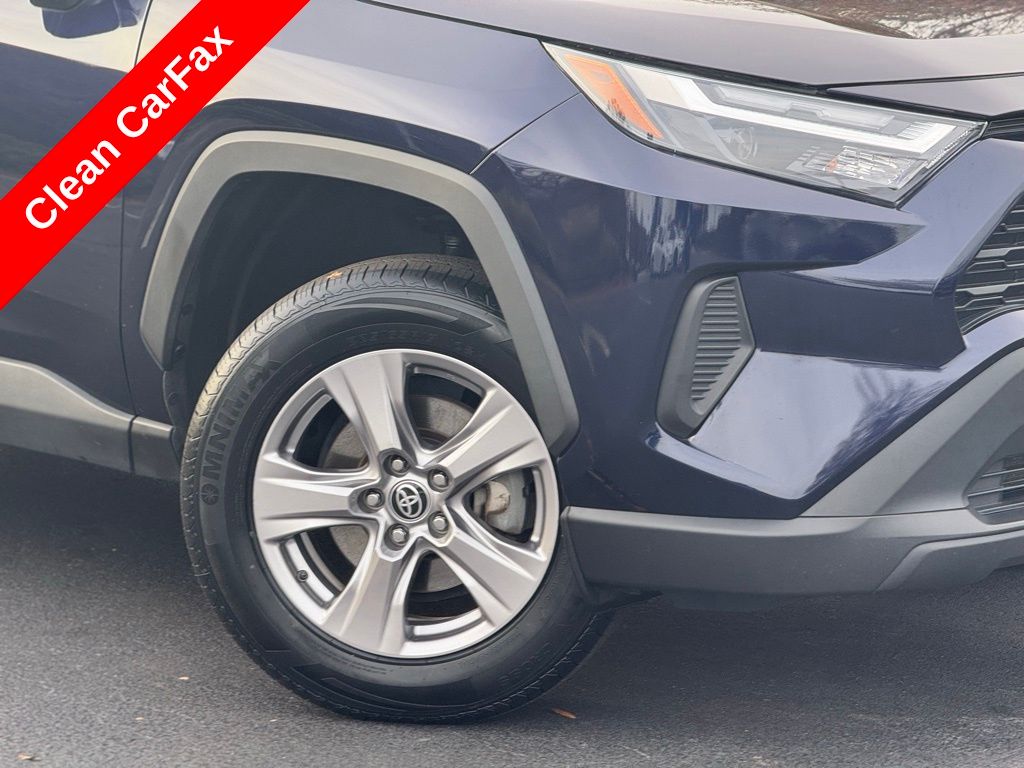 2023 Toyota RAV4 XLE photo 3