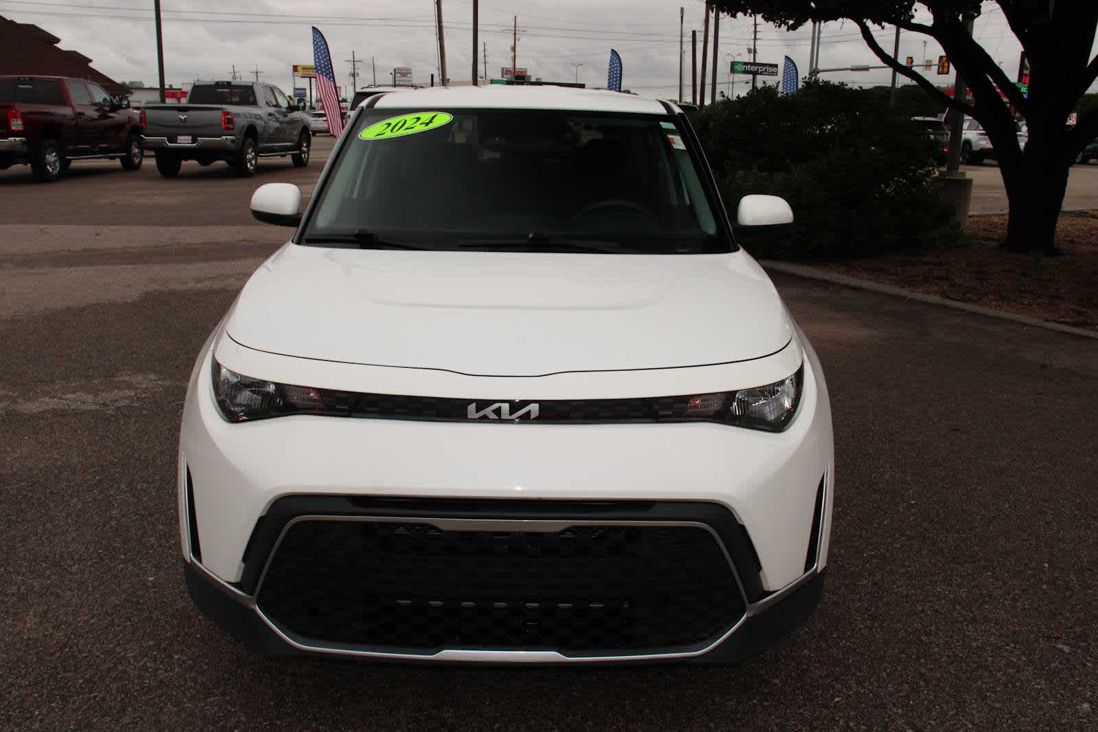 2024 Kia Soul LX photo 2