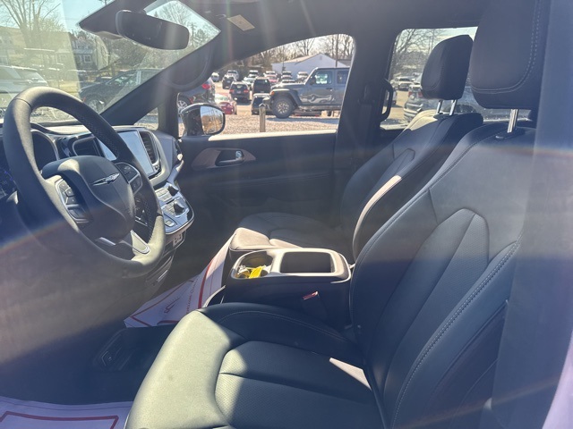 2025 Chrysler Voyager LX photo 11