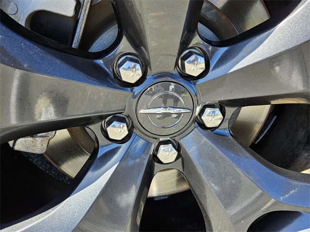 2022 Chrysler 300 S photo 19