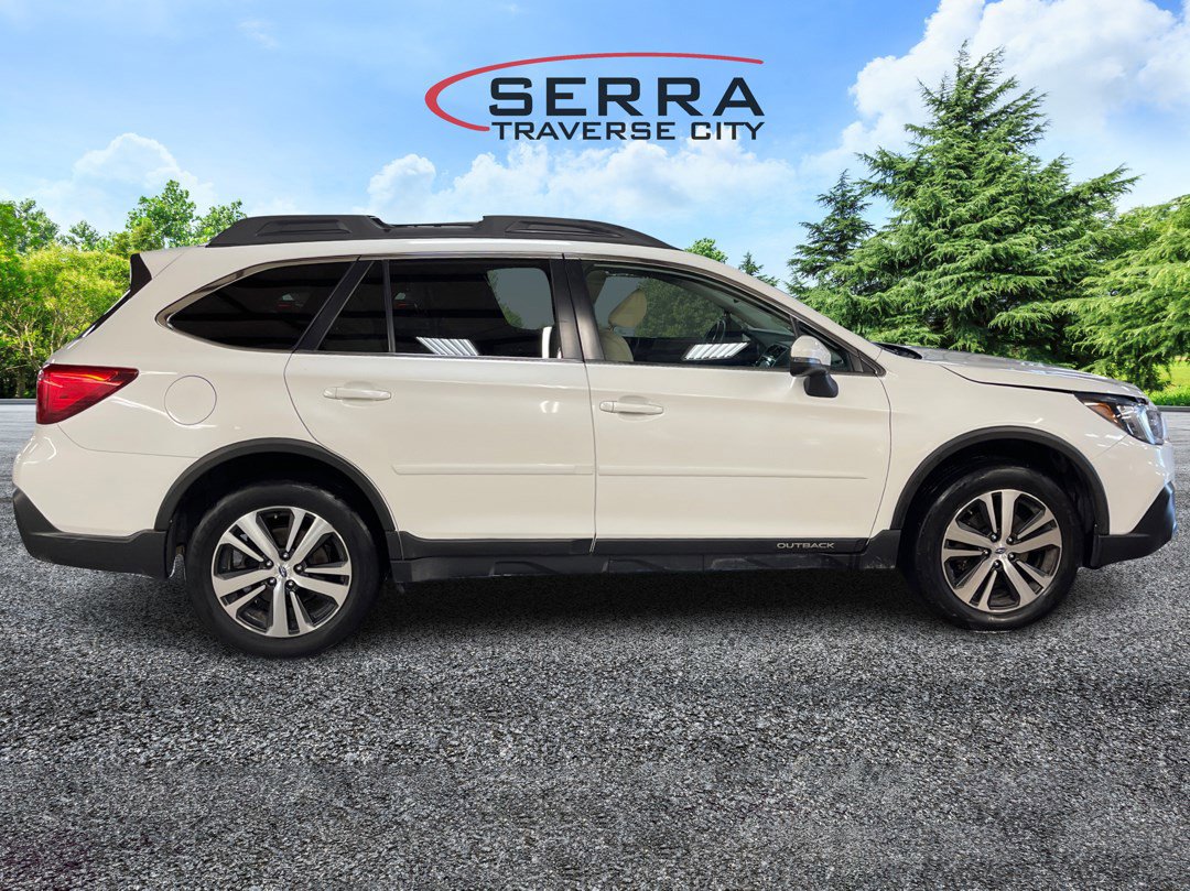 2018 Subaru Outback Limited photo 3