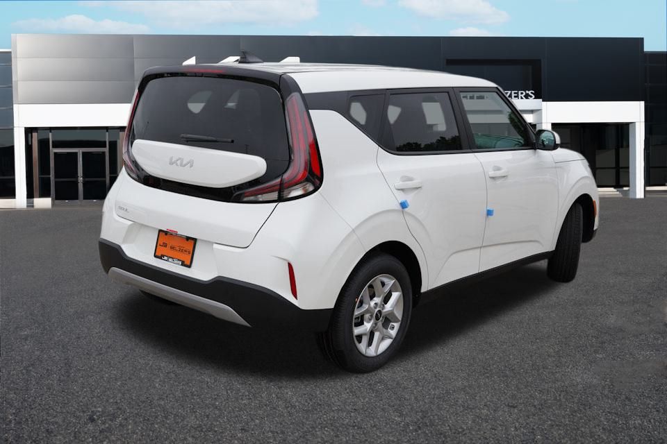 2025 Kia Soul LX photo 2