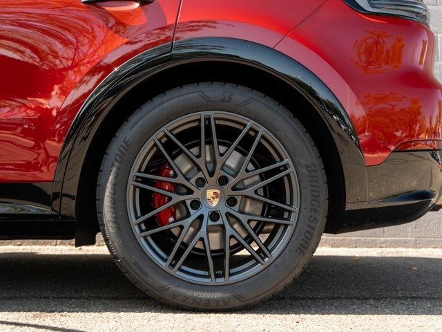 2026 Porsche Cayenne GTS photo 13