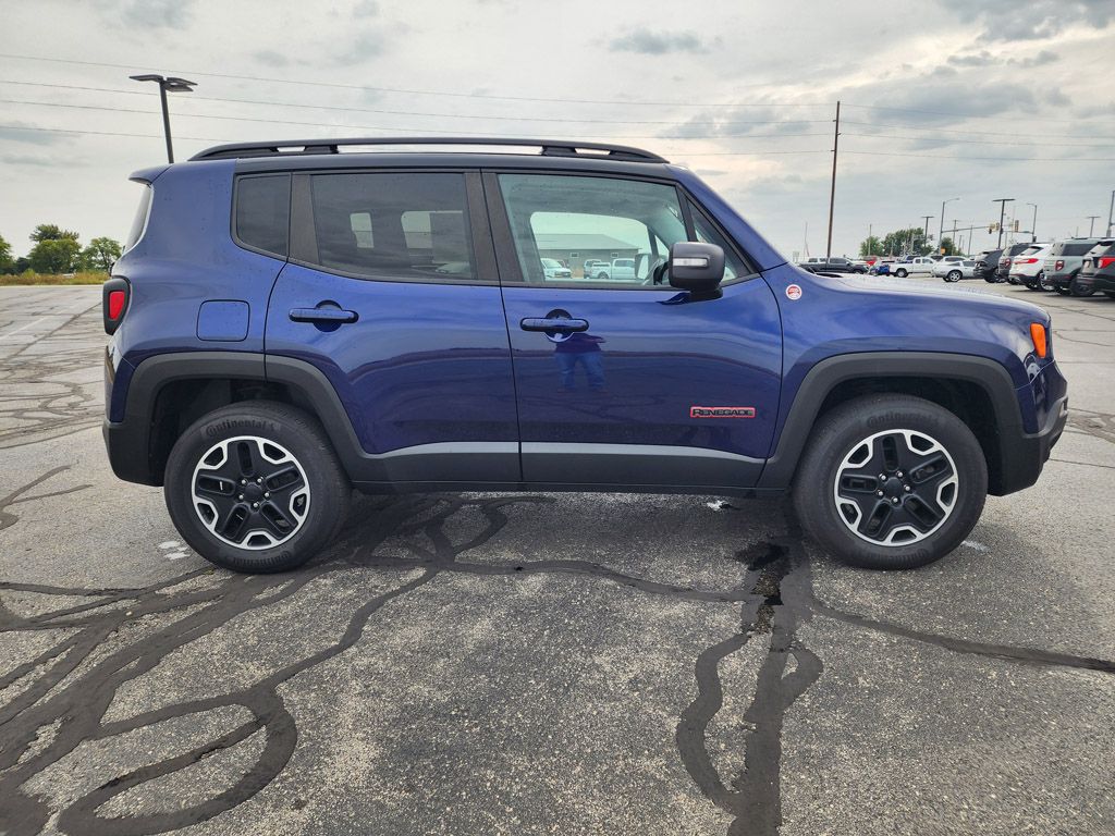 2016 Jeep Renegade Trailhawk photo 3