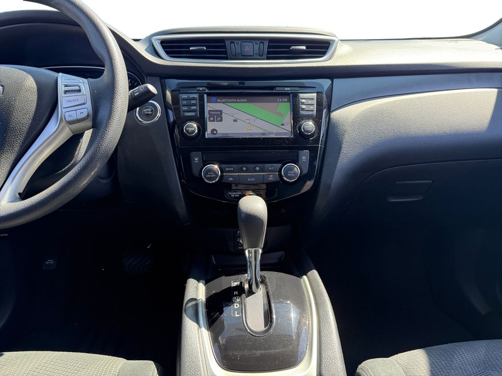2016 Nissan Rogue SV photo 11