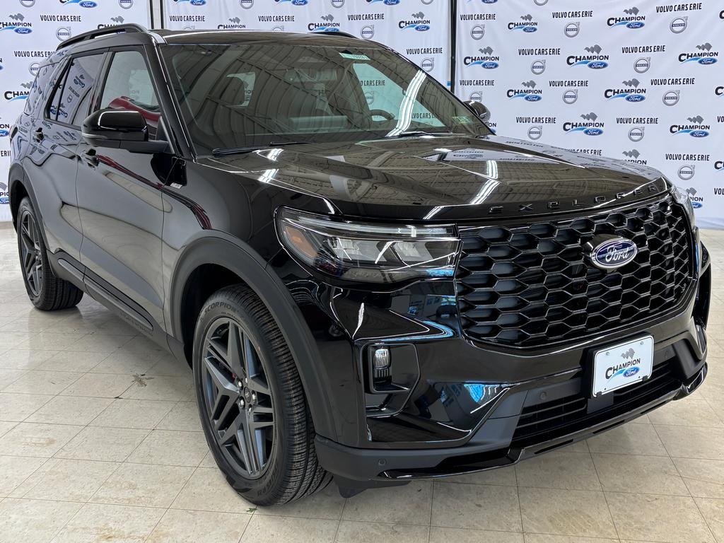 2026 Ford Explorer ST-LINE's photo