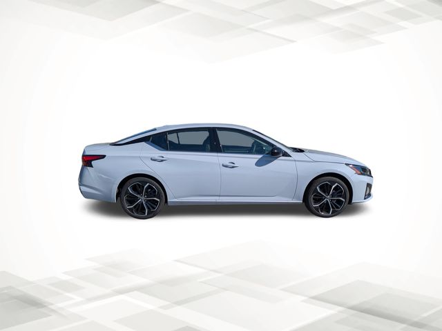 2025 Nissan Altima 2.5 SR photo 3