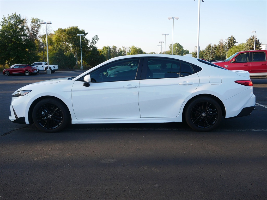 2025 Toyota Camry SE photo 6