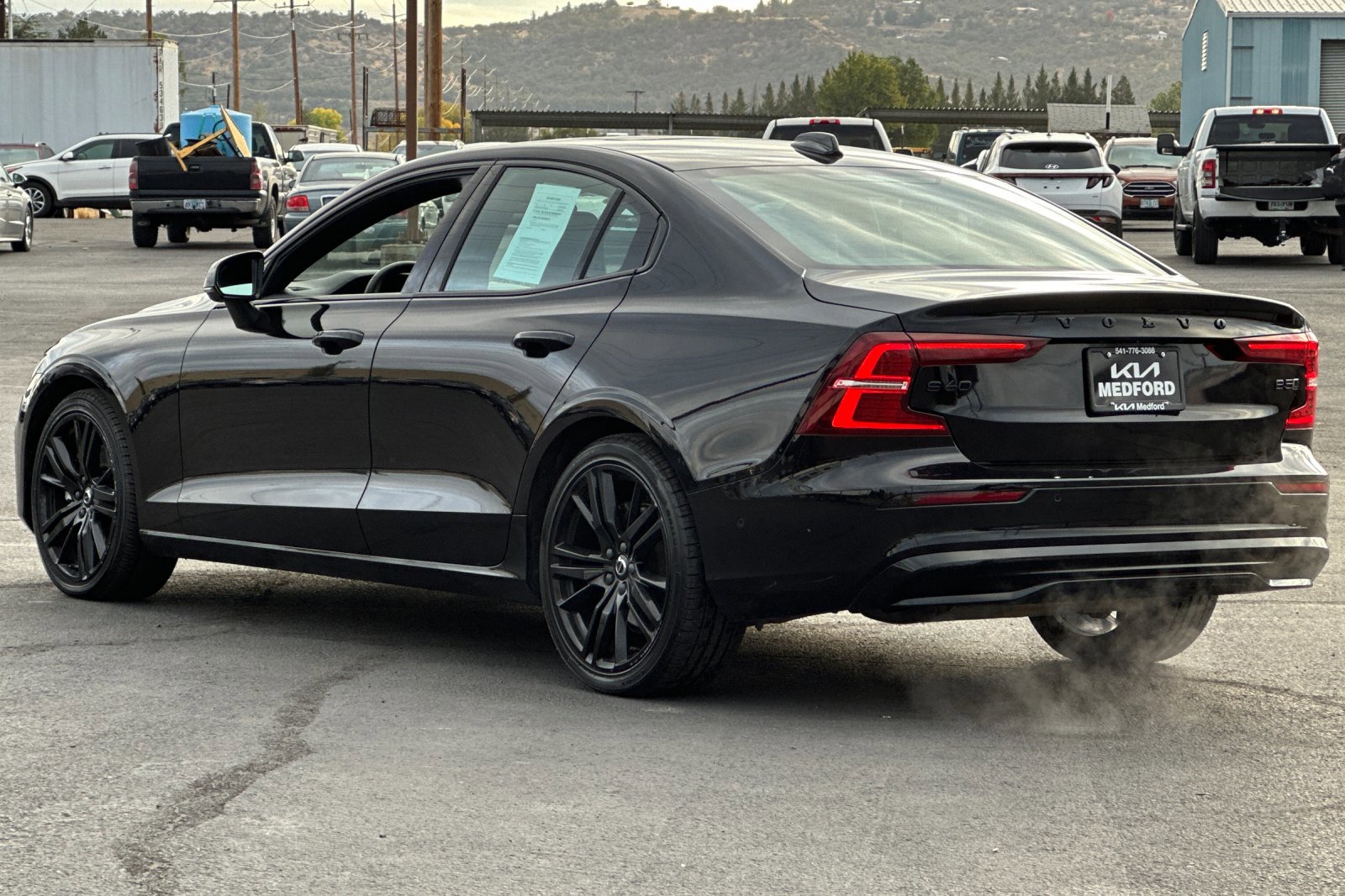 2024 Volvo S60 Plus Black Edition photo 4
