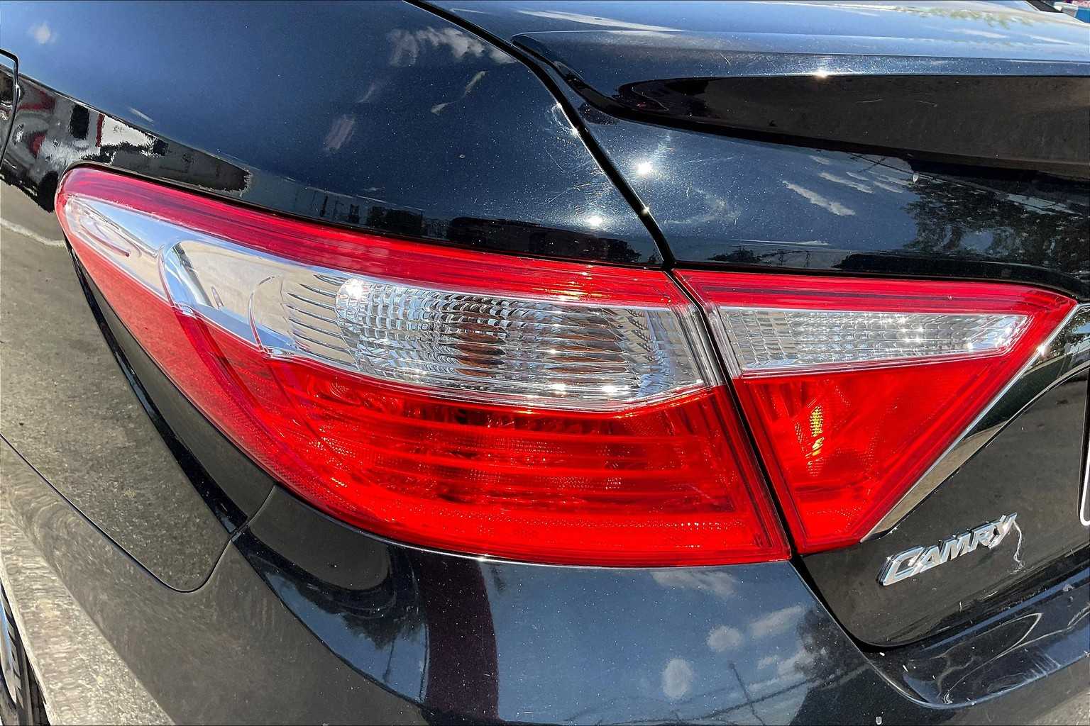 2016 Toyota Camry SE photo 27
