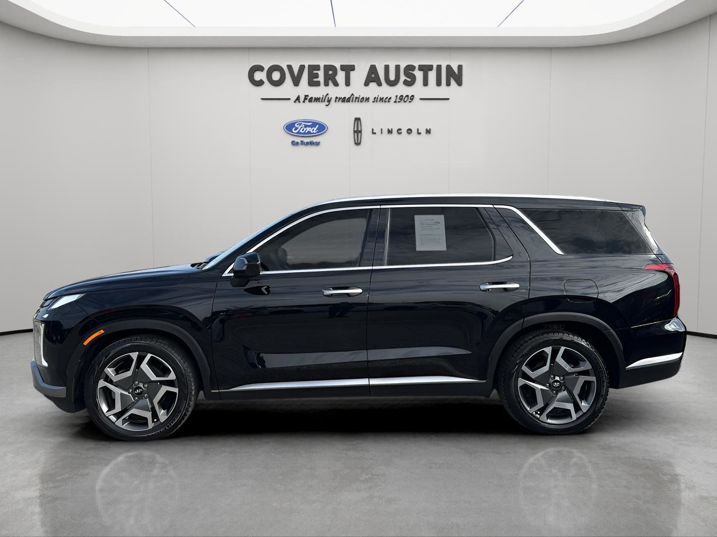2023 Hyundai Palisade Limited photo 2