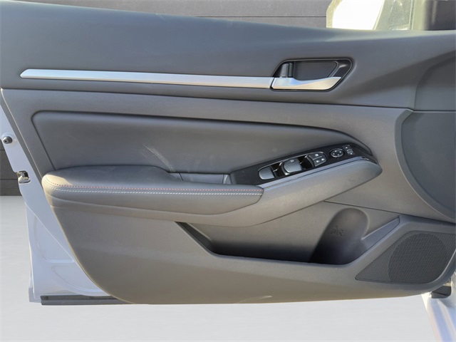 2025 Nissan Altima 2.5 SR photo 12