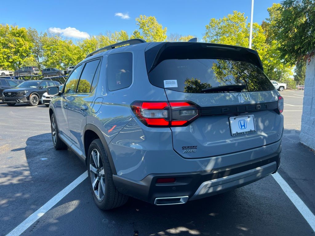 2023 Honda Pilot Touring photo 2