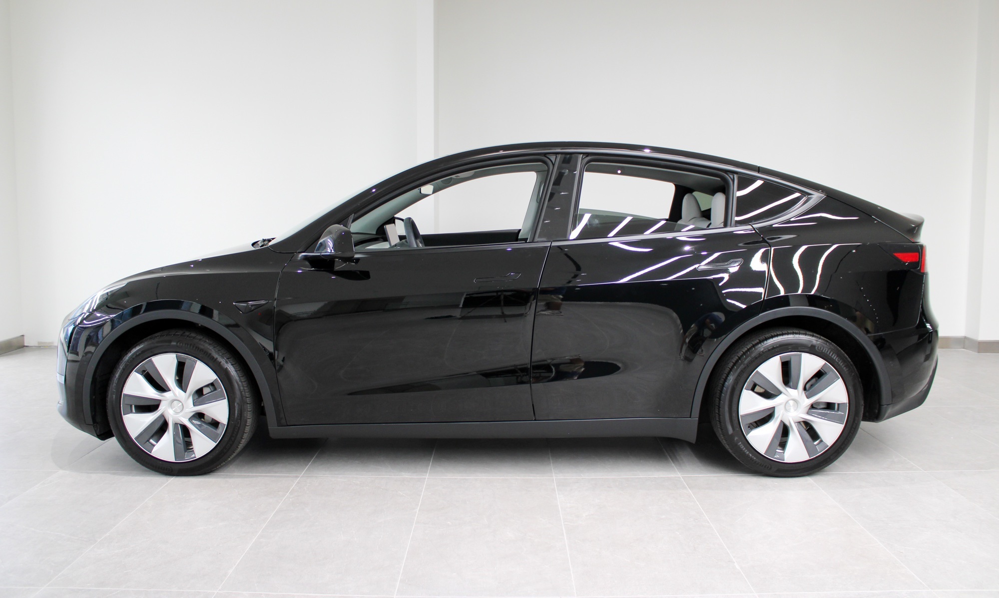 Used 2022 Tesla Model Y Long Range with VIN 7SAYGDEE6NF329078 for sale in New York, NY