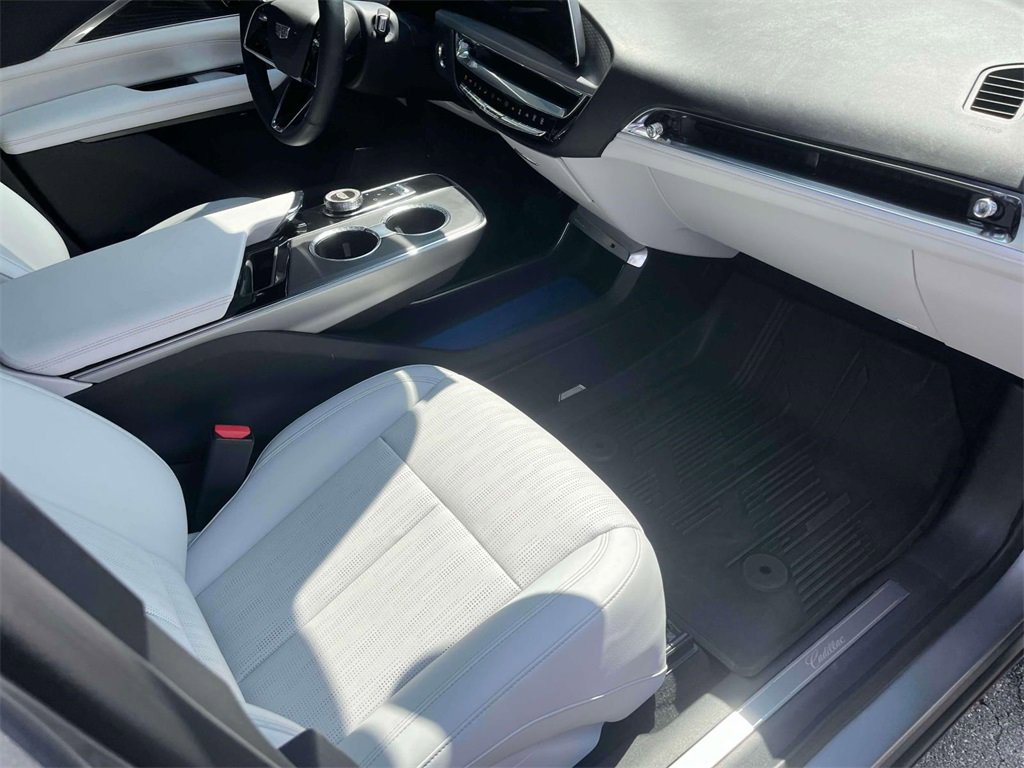 2024 Cadillac Lyriq Luxury photo 18