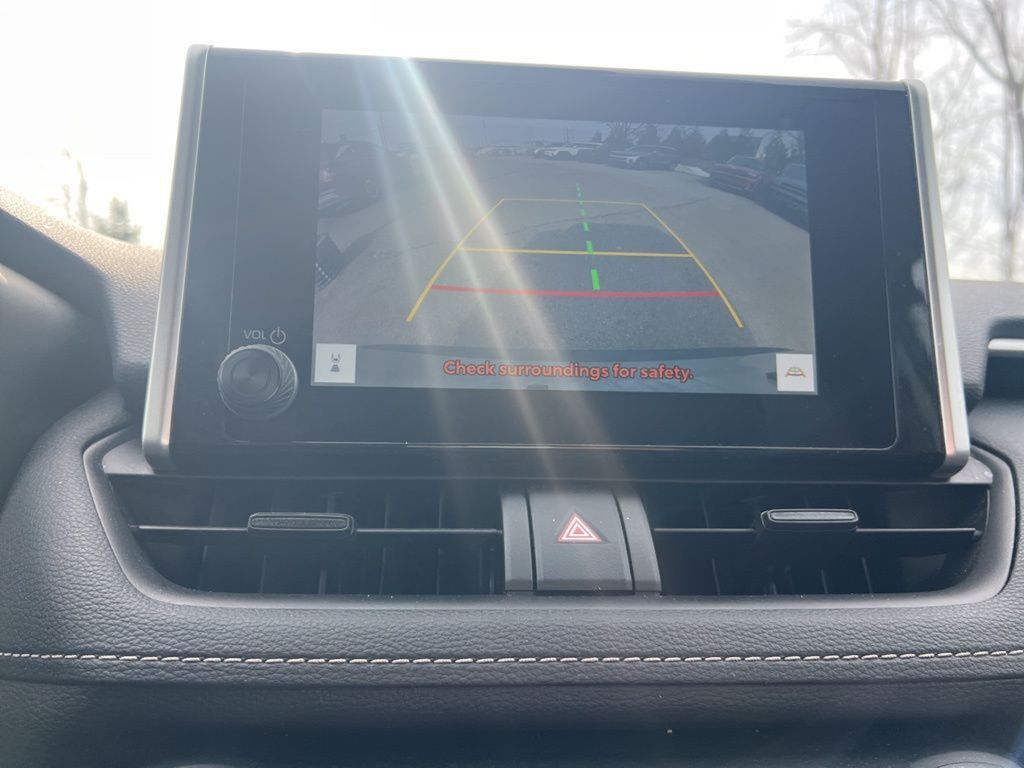 2024 Toyota RAV4 XLE photo 17
