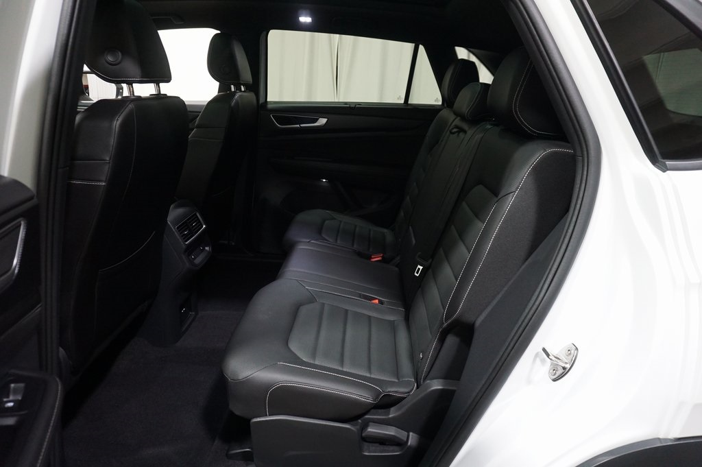 2025 Volkswagen Atlas Cross Sport SEL R-Line photo 11