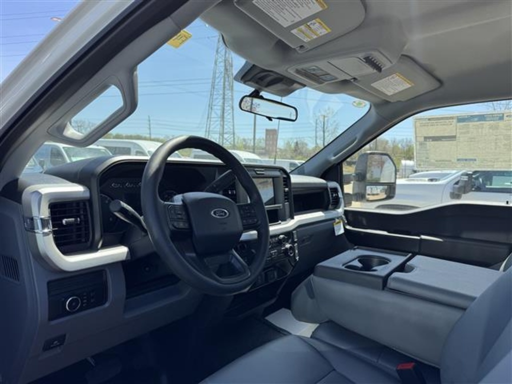 2025 Ford F-600 photo 4