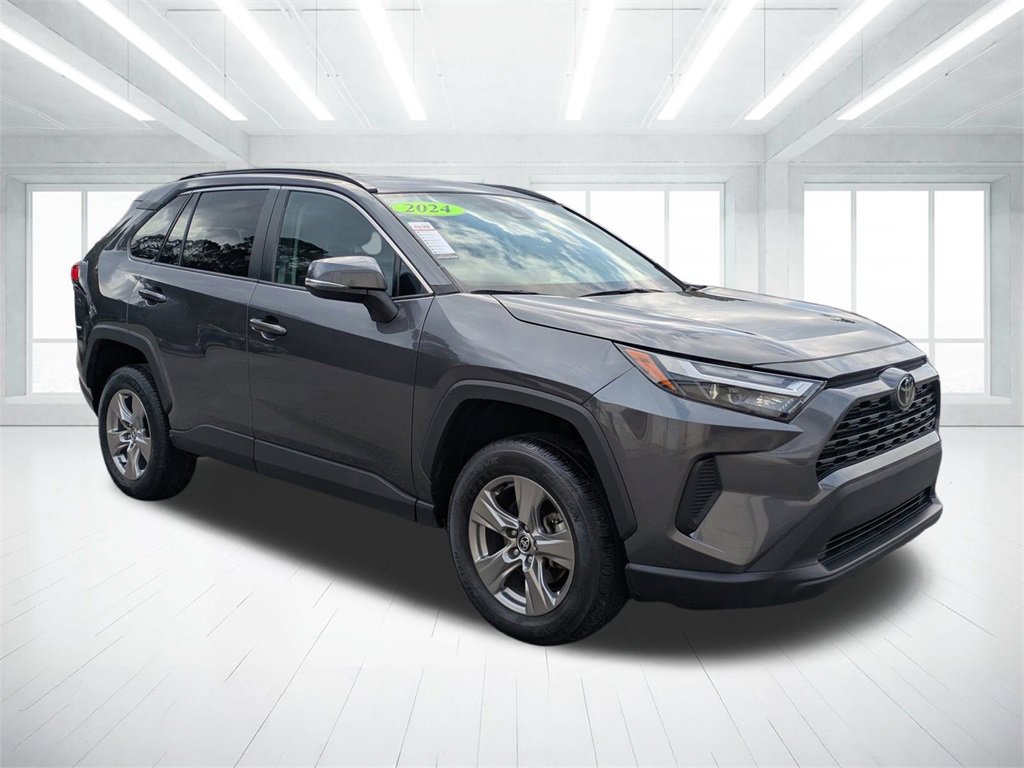 2024 Toyota RAV4 XLE's photo