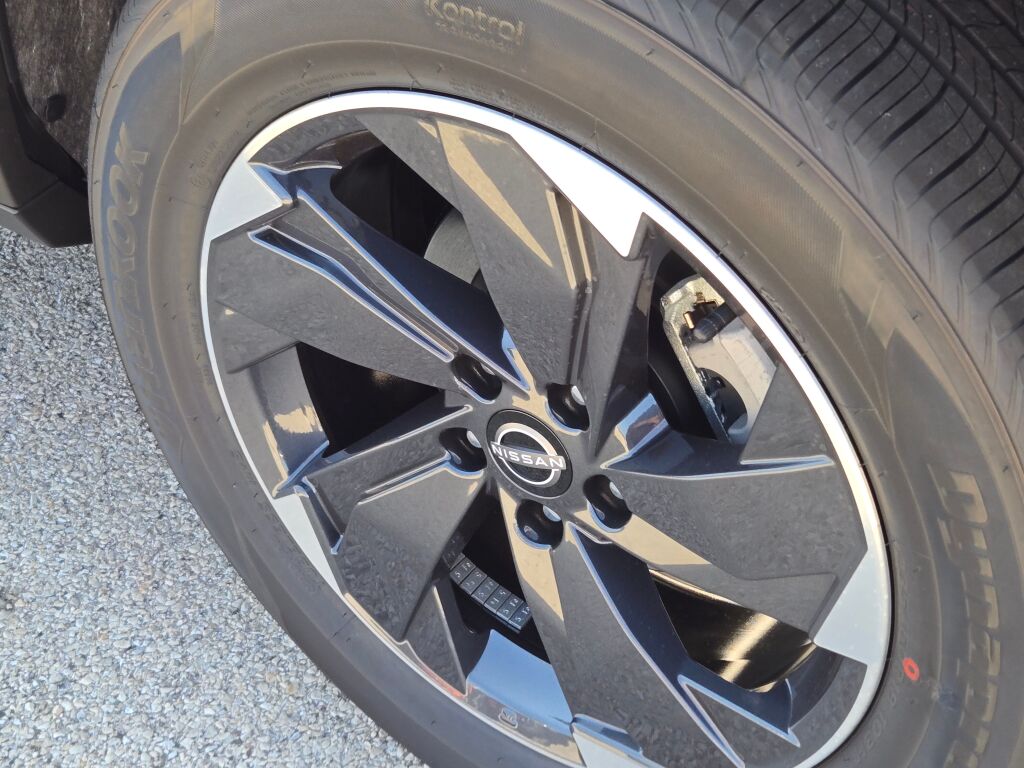 2026 Nissan Rogue SV photo 11